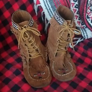 Minnetonka Thunderbird Moccasin Boots